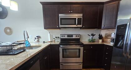 Cozy 2-bedroom townhome in charming Saratoga Springs with WiFi