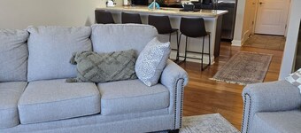 Cozy 2-bedroom townhome in charming Saratoga Springs with WiFi