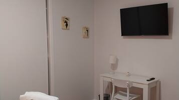 2 Schlafzimmer, Schreibtisch, Bügeleisen/Bügelbrett, Reisekinderbett