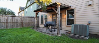 Spacious Family Gem: Near NRG Stadium/Med Center - Pool Table - BBQ -15 guests