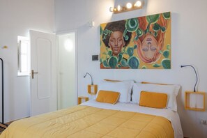 Iron/ironing board, Internet, bed sheets - GuestHost - Cozy studio apartment of 25 sqm, for 2 people, located on the third floor of a renovated building (NO lift). The property is located in the heart of the historic and lively Ballarò market (Traffic-Restricted Atra), a few steps from all the m (Palermo)