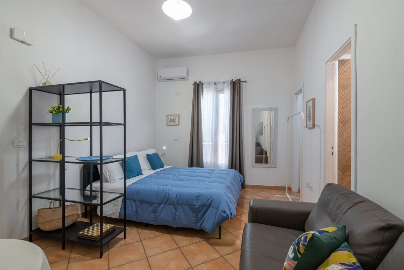 1 dormitori, planxa i posts de planxar, Internet i roba de llit 