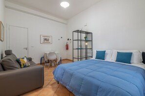 1 habitación, tabla de planchar con plancha, internet y ropa de cama 