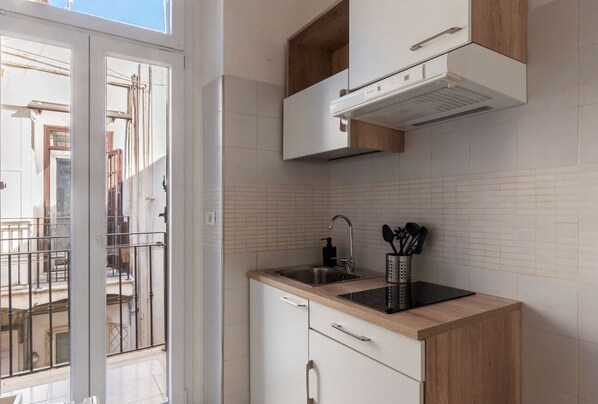 Fridge, microwave, stovetop