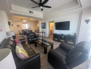 Télévision, table de tennis de table