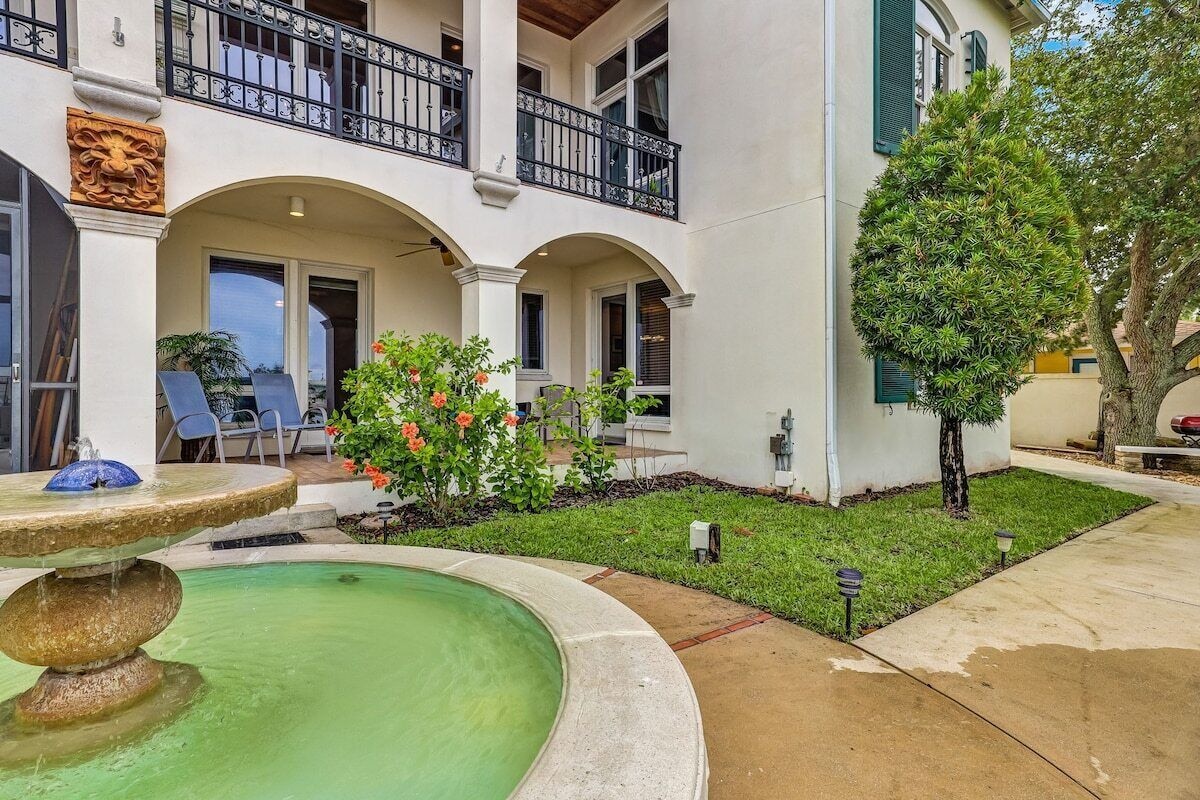 Photo 2 of Lions View+Bridge Tender|Waterfront|5-min walk DTN
