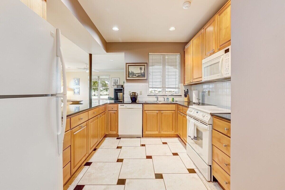 Photo 9 of Lions View+Bridge Tender|Waterfront|5-min walk DTN