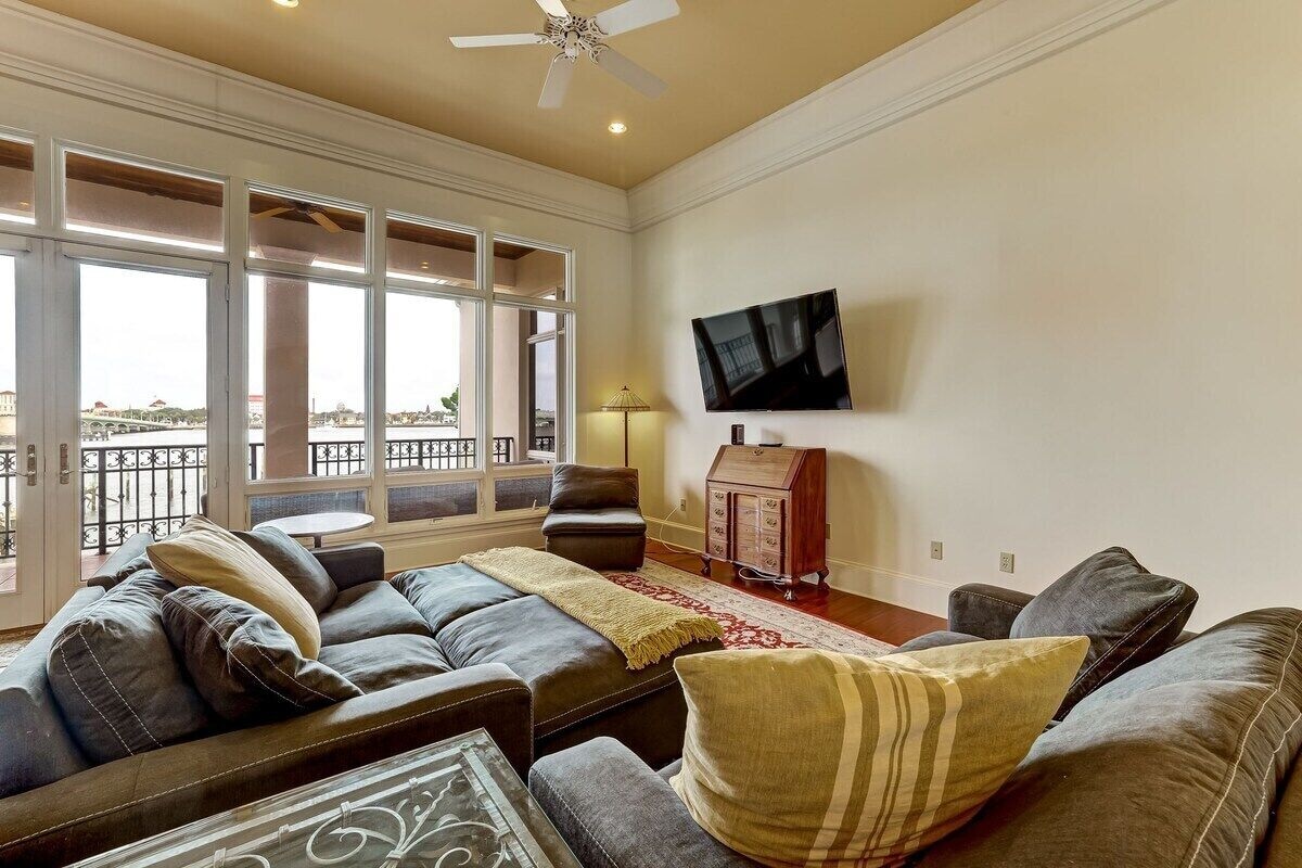 Photo 29 of Lions View+Bridge Tender|Waterfront|5-min walk DTN