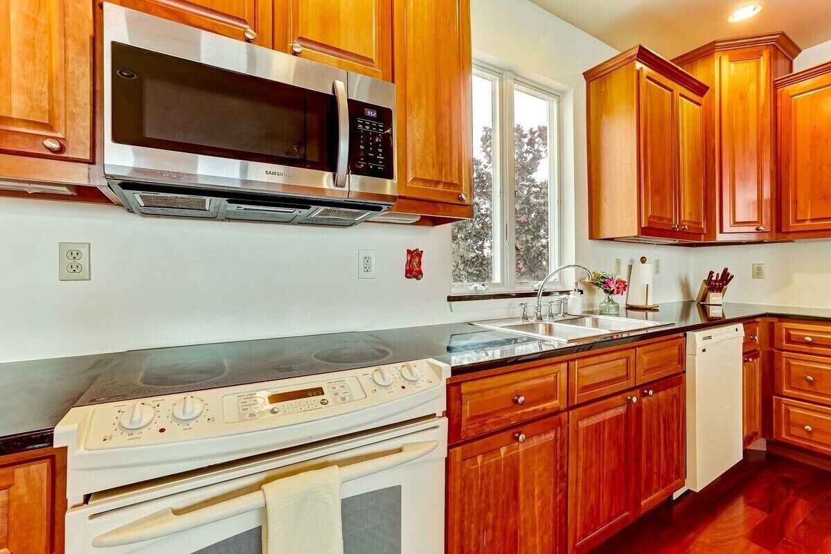 Photo 38 of Lions View+Bridge Tender|Waterfront|5-min walk DTN