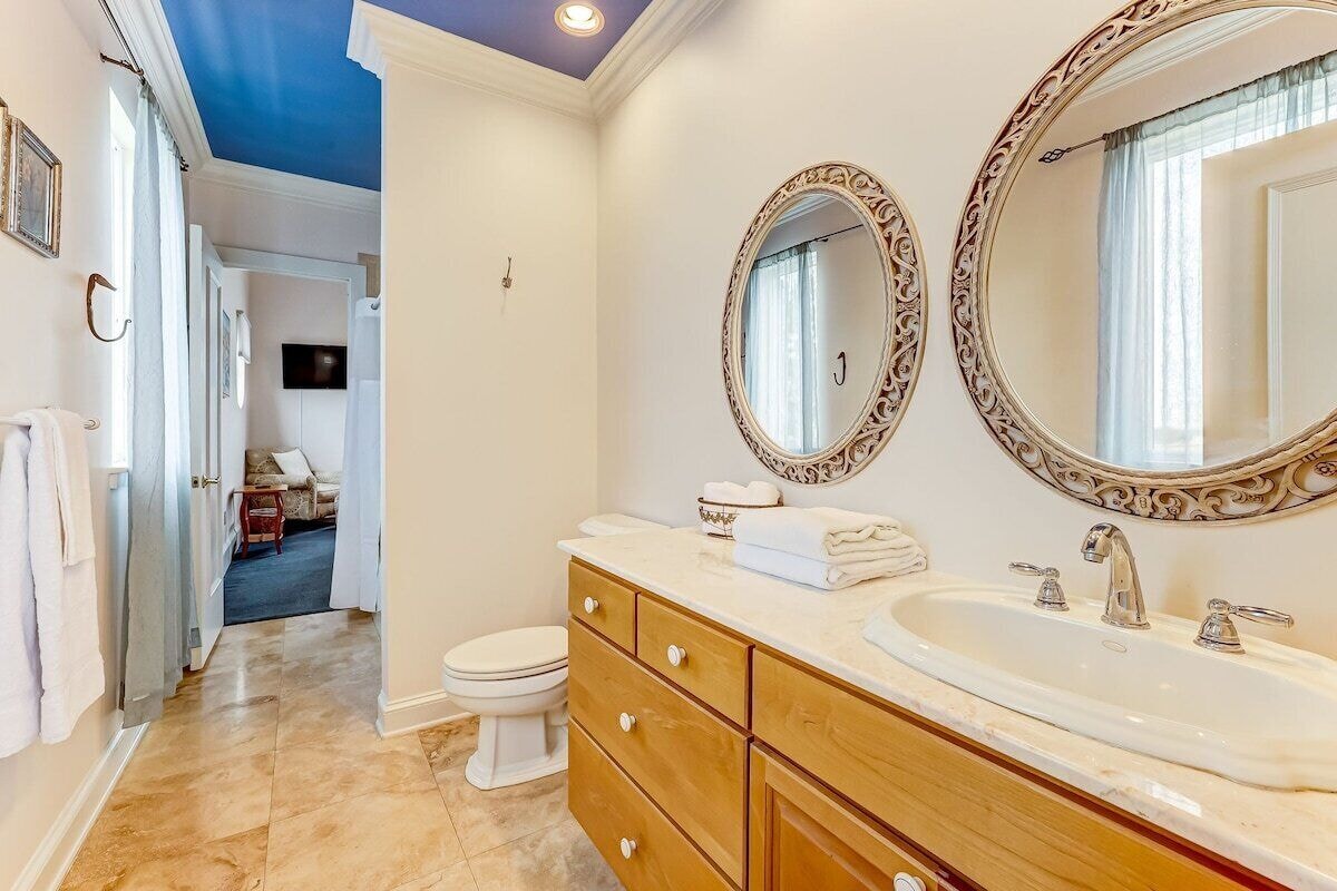 Photo 17 of Lions View+Bridge Tender|Waterfront|5-min walk DTN