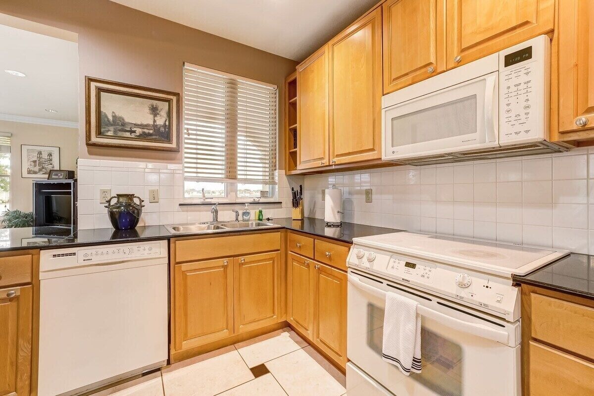 Photo 14 of Lions View+Bridge Tender|Waterfront|5-min walk DTN