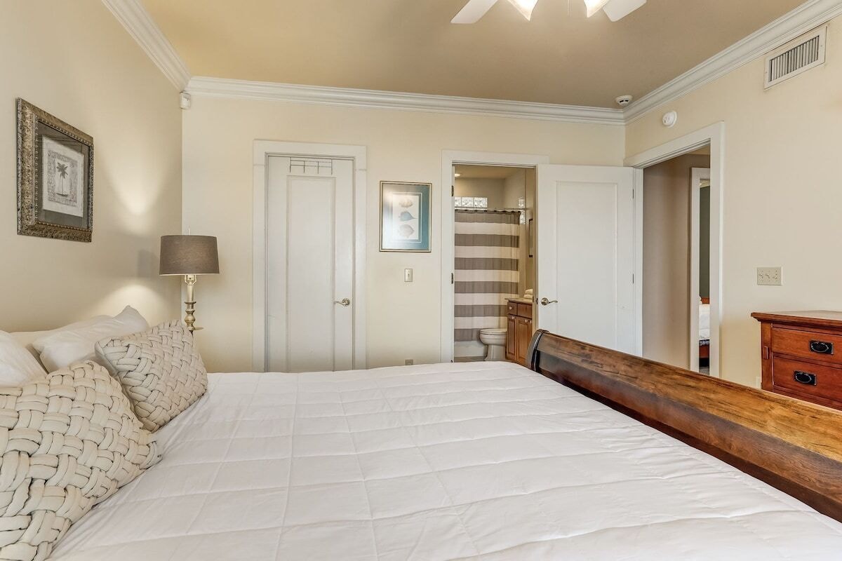 Photo 18 of Lions View+Bridge Tender|Waterfront|5-min walk DTN