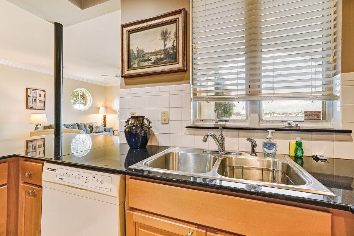 Photo 13 of Lions View+Bridge Tender|Waterfront|5-min walk DTN