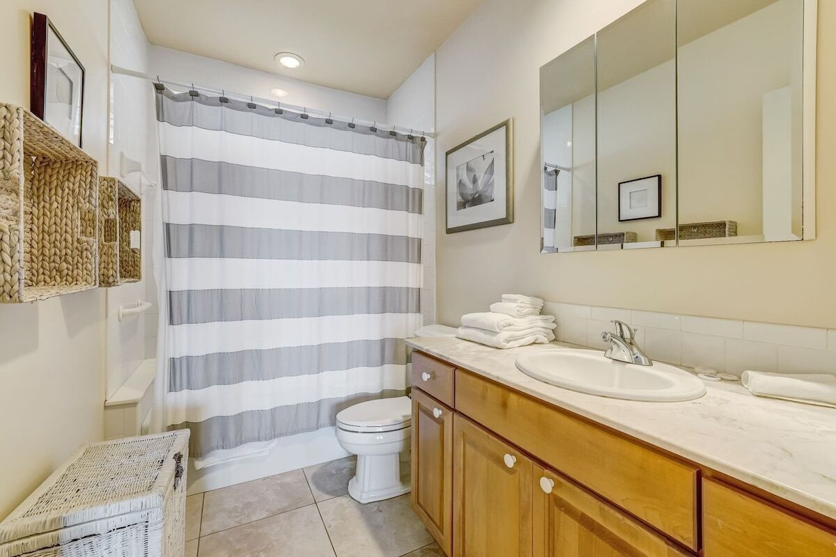Photo 16 of Lions View+Bridge Tender|Waterfront|5-min walk DTN