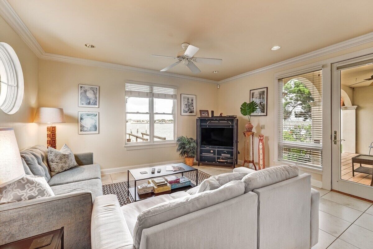 Photo 8 of Lions View+Bridge Tender|Waterfront|5-min walk DTN