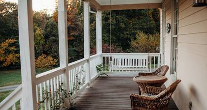 Spacious Group Stay-Pond Retreat, Fishing & Wineries Near Cville & SNP