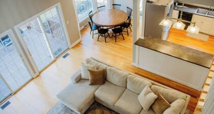 Spacious Group Stay-Pond Retreat, Fishing & Wineries Near Cville & SNP