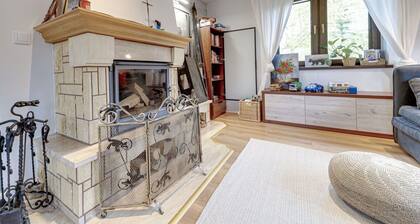 Atemberaubendes alleinstehendes Ferienhaus mit W-LAN, TV, Innenhof, Panoramablick und Parkplatz