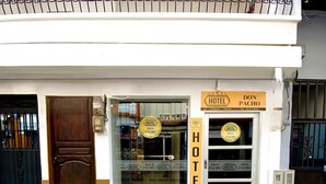 Mặt tiền nơi lưu trú