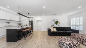 TV - Parkview for 8, Moss Vale, Southern Highlands (Moss Vale)