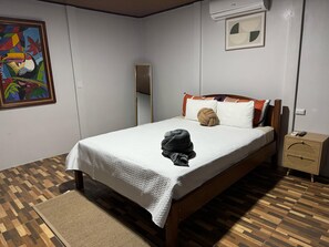 1 chambre, fer et planche à repasser, Wi-Fi, literie fournie