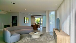 Smart TV, ping pong, music library, video library - Mansion in Guarajuba – Paraíso Condominium 7 Suites 50 meters from the Beach! (Guarajuba)