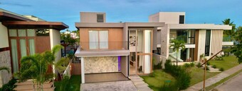 Mansion in Guarajuba – Paraíso Condominium 7 Suites 50 meters from the Beach!
