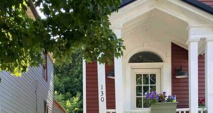 Central and Stylish 1-bedroom apartment with WiFi in Charming Oswego