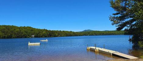 Una spiaggia nelle vicinanze