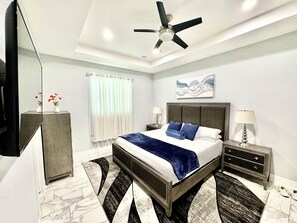 3 bedrooms, iron/ironing board, free WiFi, bed sheets - charming 3-bedroom house in Downtown Tampa and Ybor City with WiFi, AC. (Tampa)