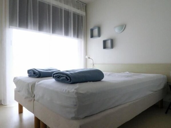 1 bedroom, iron/ironing board, internet