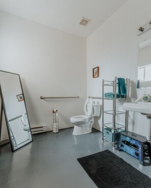 Hårtørrer, håndklæder, Sæbe, Toiletpapir