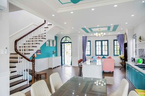 55-inch LED TV with cable channels, streaming services - Luxury 4 br Emerald Villa-Novaworld PT (Phan Thiet)