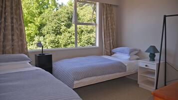 2 bedrooms, desk, iron/ironing board, bed sheets