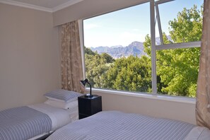 2 Schlafzimmer, Schreibtisch, Bügeleisen/Bügelbrett, Bettwäsche