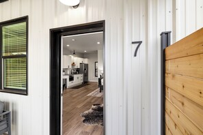 Interior - 8 Private Bungalow Suites @ Barndo Bungalows in Granbury, TX! Sleeps 26 (Granbury)