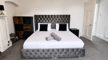 5 bedrooms, iron/ironing board, free WiFi, bed sheets