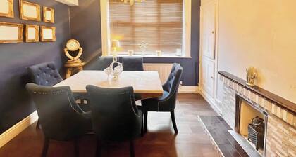 Hottub-garden-parking-sleeps10-10mintotown