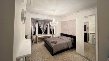 House | 5 bedrooms, free WiFi, bed sheets