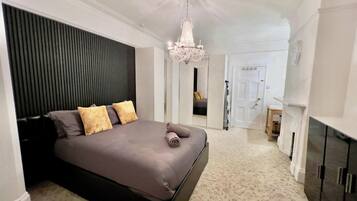5 bedrooms, free WiFi, bed sheets