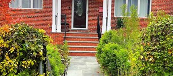 Charming 2-bedroom first floor house with WiFi, AC in fabulous Silver Spring
