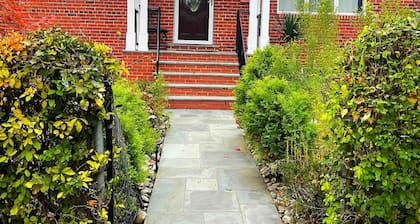 Charming 2-bedroom first floor house with WiFi, AC in fabulous Silver Spring