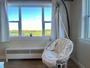 Premium Penthouse, 2 Bedrooms, Kitchen | Individually decorated, individually furnished, free WiFi, bed sheets - South Shore Suites (Bayfield)