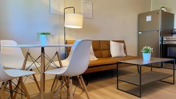 Decoración personalizada, muebles diferentes y wifi gratis