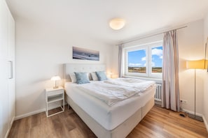 Unclassified image, 4 of 17, button - Weitsicht - Newly renovated 2-room apartment in the north of Hörnum with far-reaching views. (Hörnum)