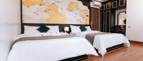 Family Quadruple Room | Minibar, desk, soundproofing, iron/ironing board