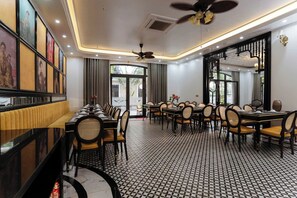 Front of property - Truong Thinh Hotel  (Ha Long)