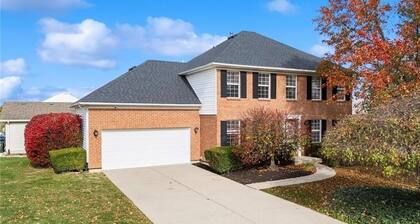 Spacious 4-bedroom house in charming Dayton with WiFi, AC
