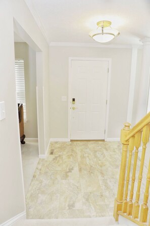 Interior - Spacious 4-bedroom house in charming Dayton with WiFi, AC (Dayton)