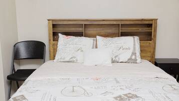 4 bedrooms, iron/ironing board, WiFi, bed sheets